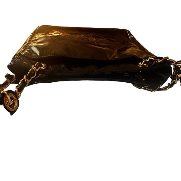 Authentic CHANEL Vintage Black Patent Leather Shoulder Bag 1980s Era - Picture 6 of 15